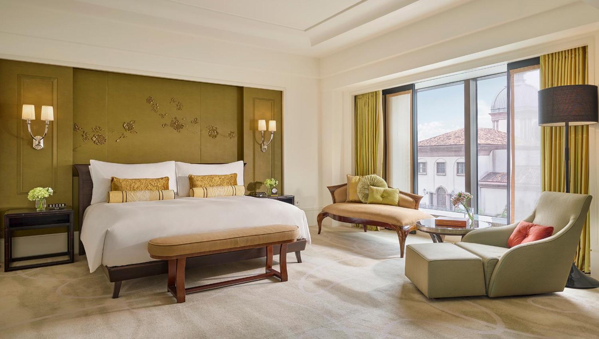 Mandarin King Room